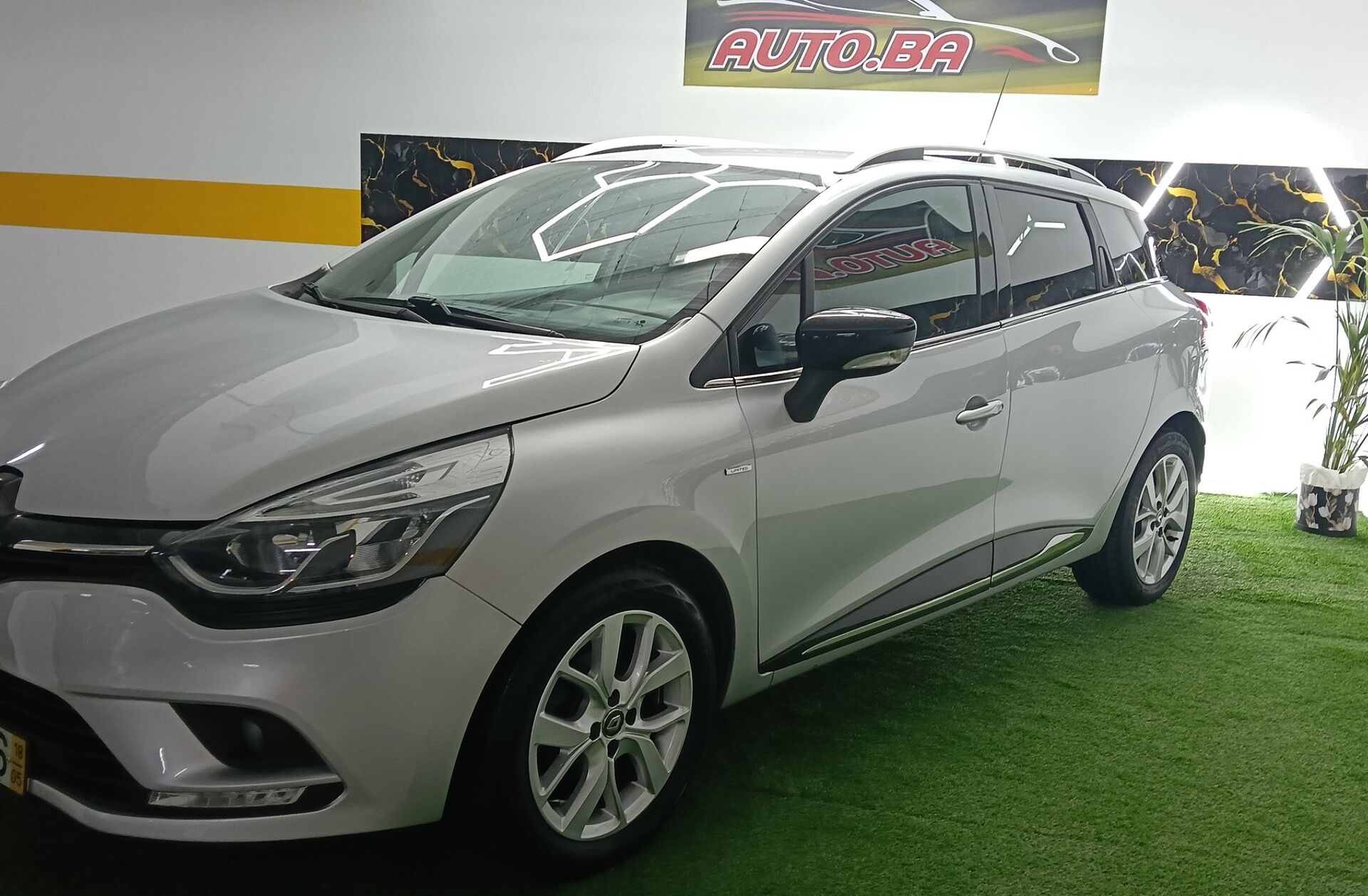 RENAULT Clio 0.9 TCe Limited Edition