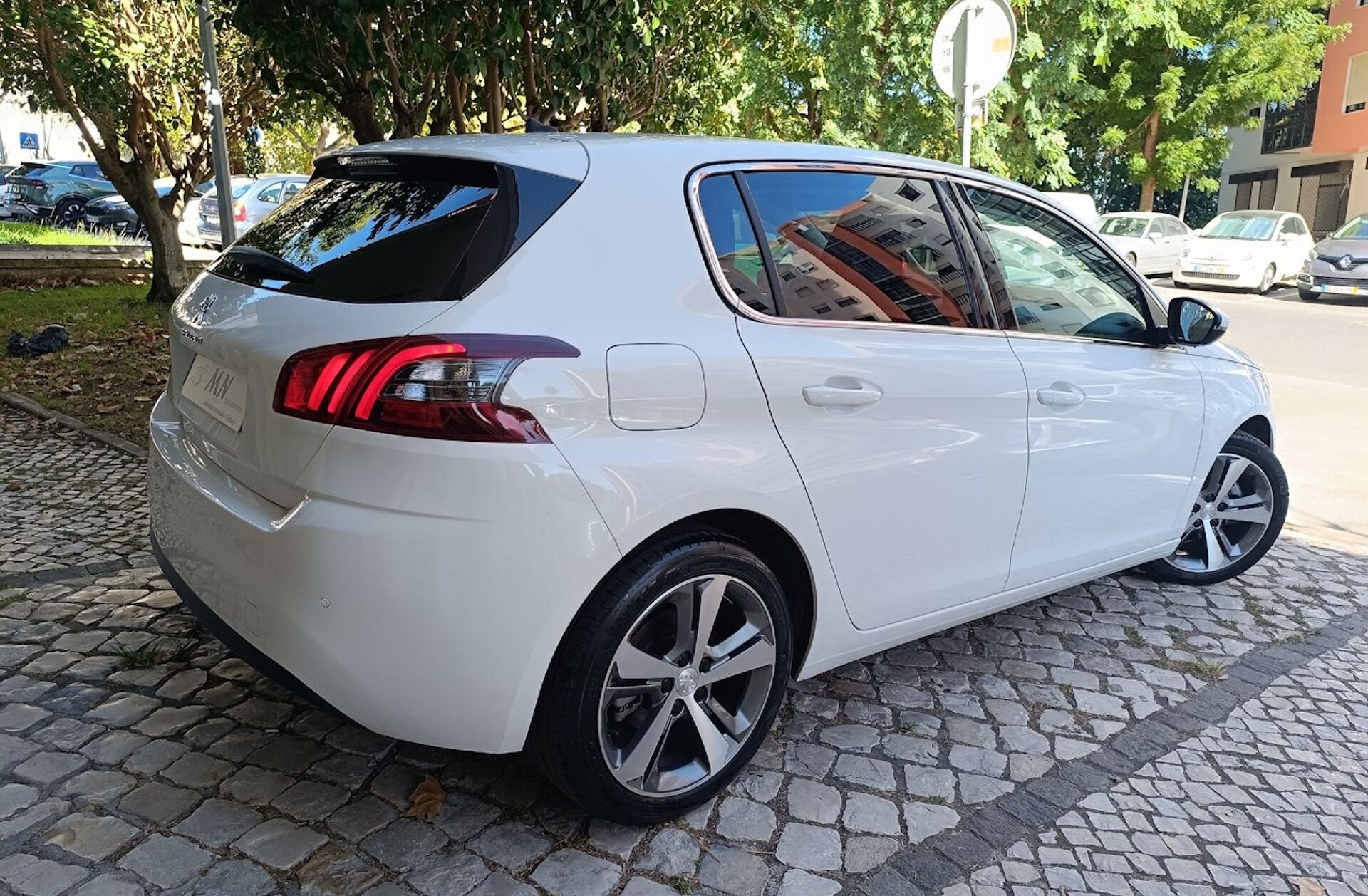 PEUGEOT 308 1.2 PureTech Allure