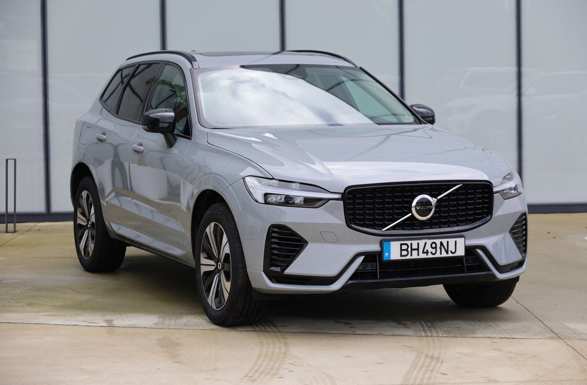 VOLVO XC60 2.0 T6 PHEV Plus Dark AWD