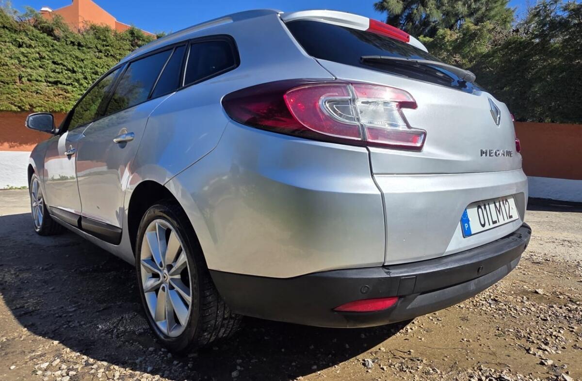 RENAULT Mégane ST 1.5 dCi Dynamique S EDC