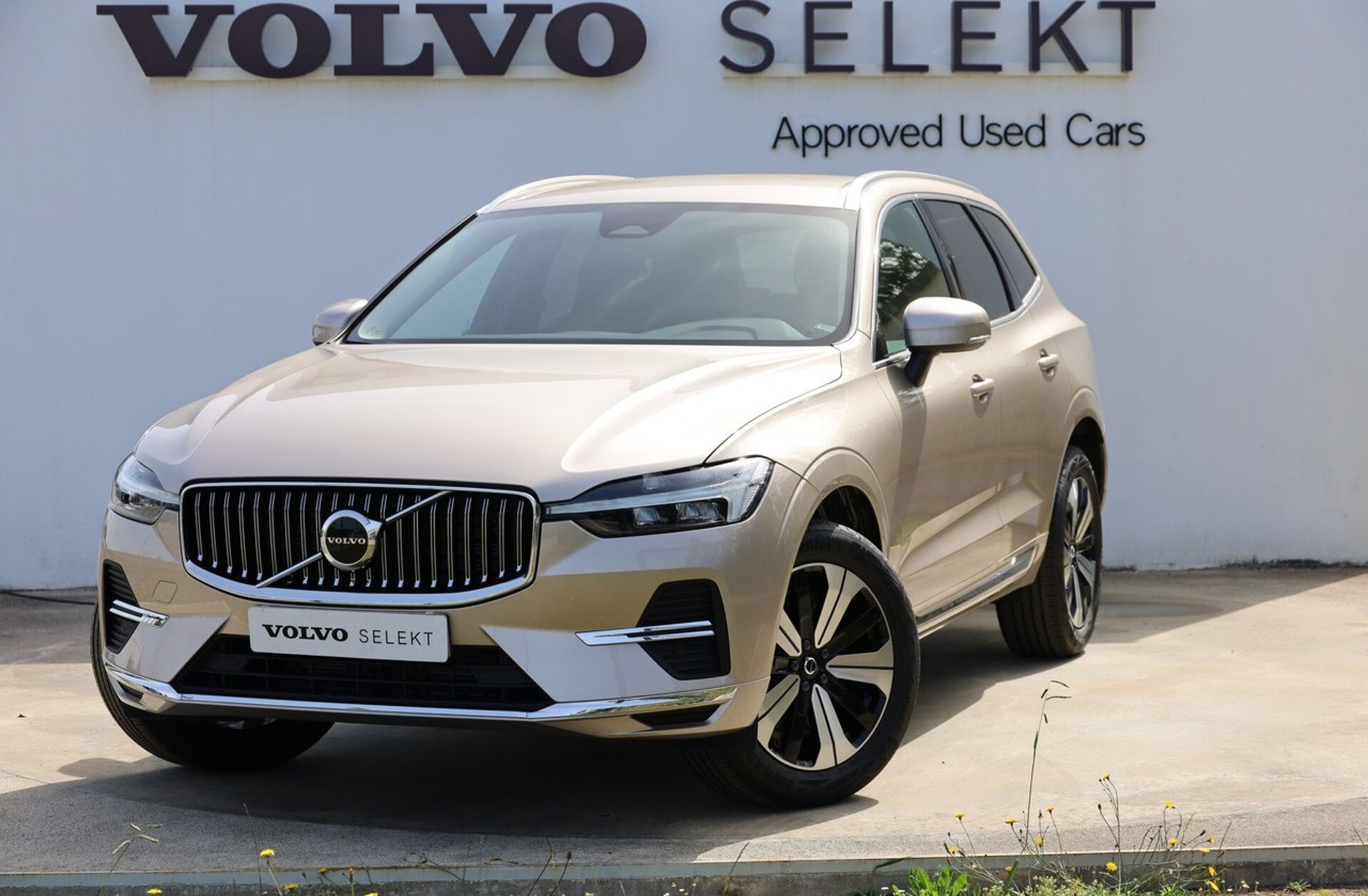 VOLVO XC60 2.0 B4 Plus Bright