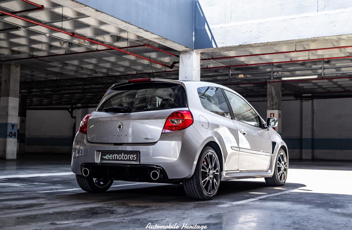 RENAULT Clio 2.0 16V RS