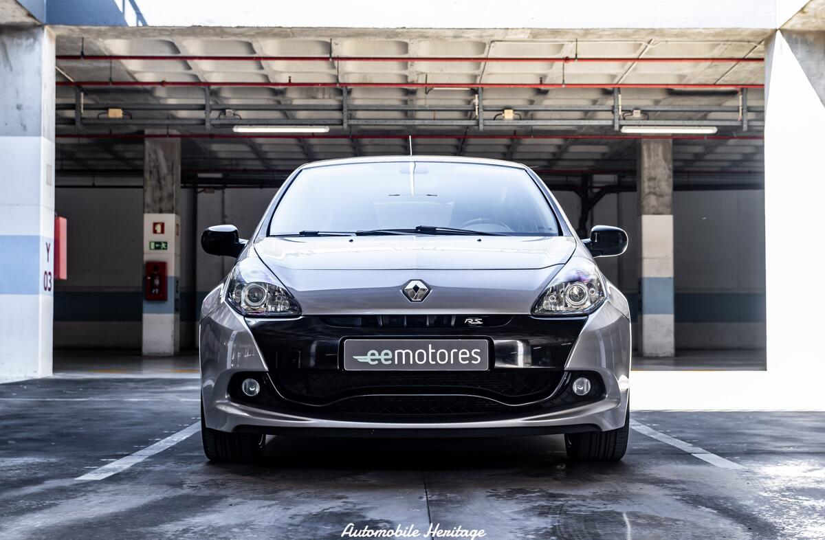 RENAULT Clio 2.0 16V RS