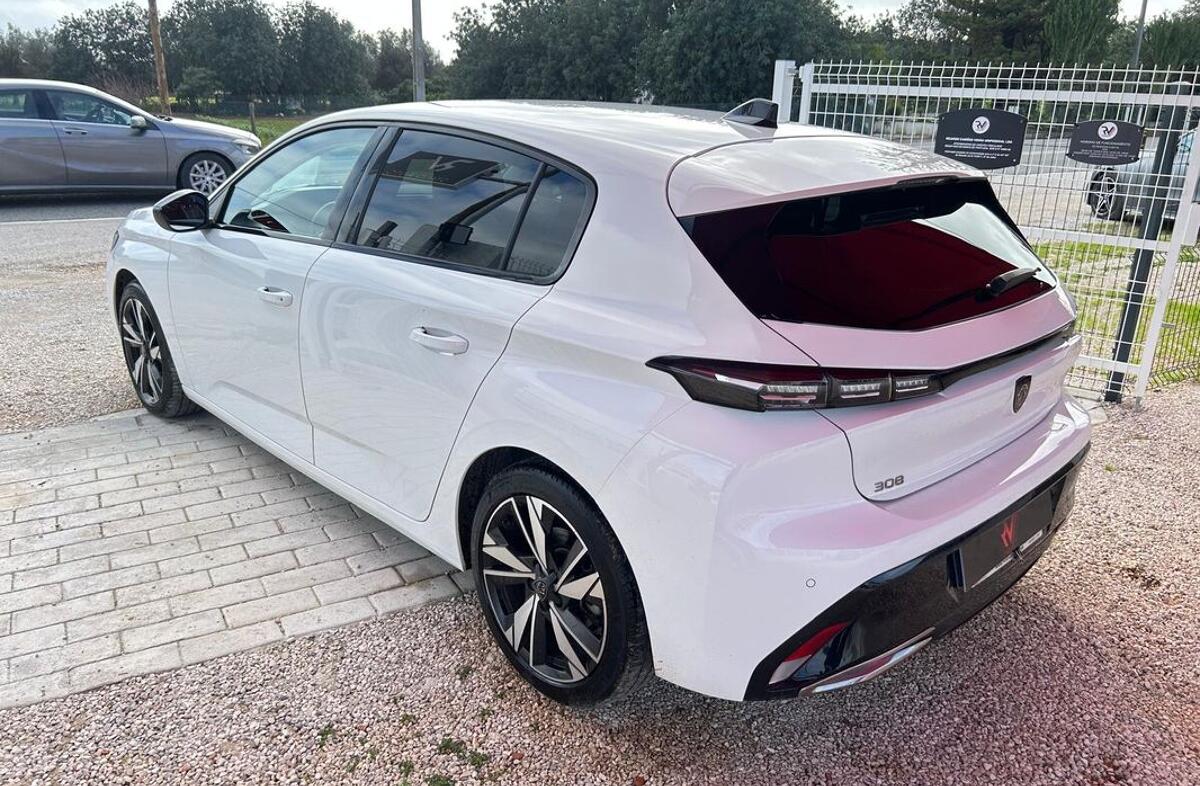 PEUGEOT 308 1.2 PureTech Allure Pack EAT8