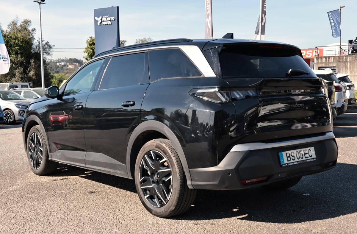 PEUGEOT 5008 1.2 Hybrid Allure e-DCS6