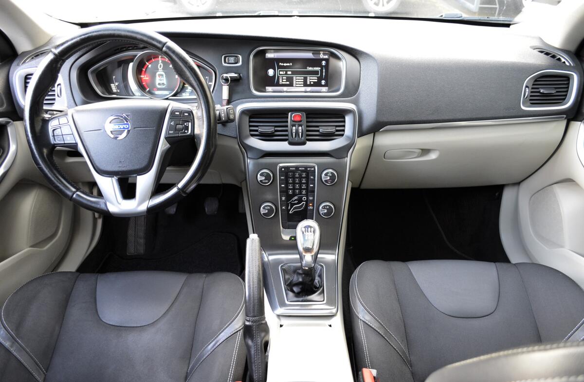 VOLVO V40 1.6 D2 Momentum Eco