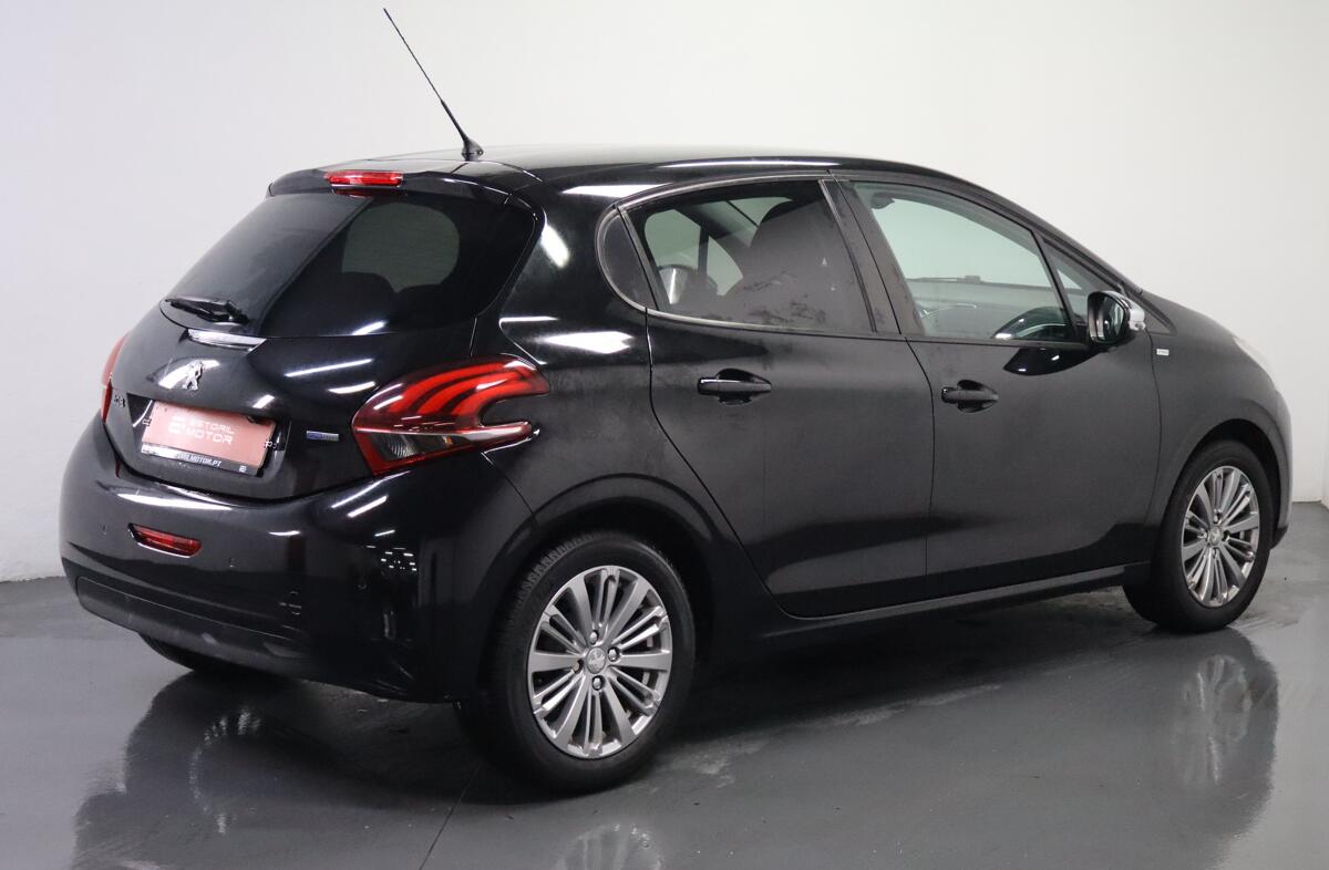 PEUGEOT 208 1.2 PureTech Style