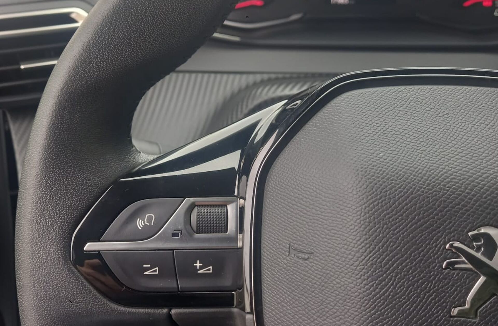 PEUGEOT 208 1.2 PureTech Active Pack