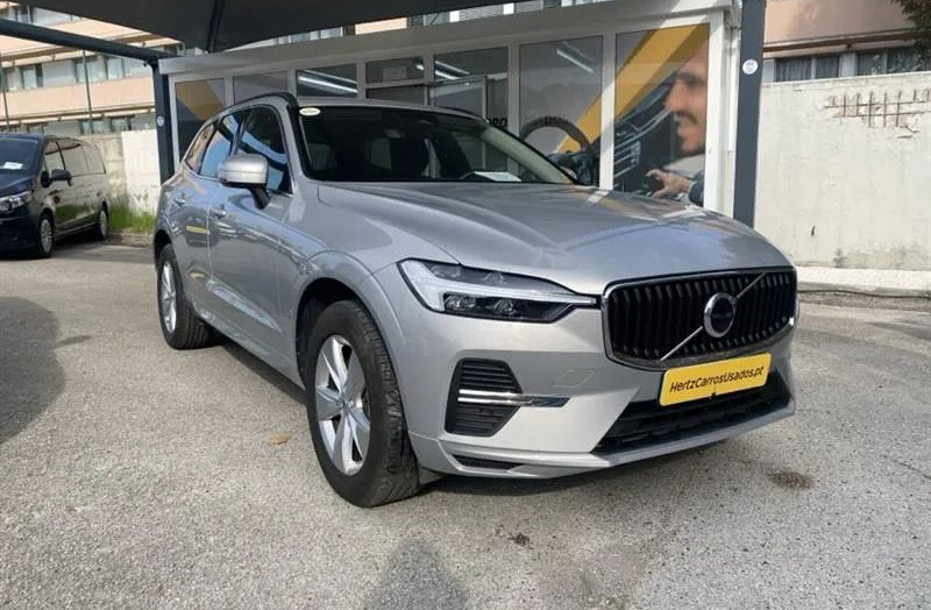 VOLVO XC60 2.0 B4 Momentum Plus