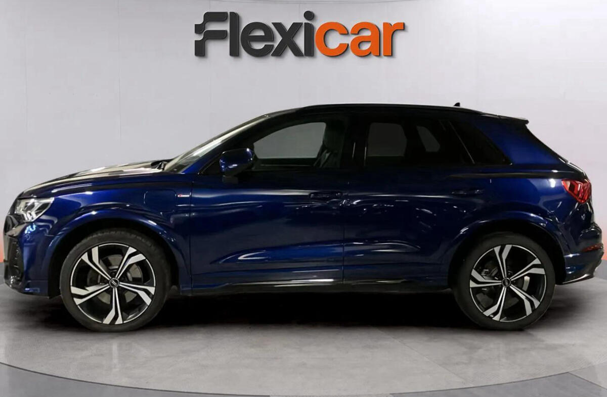 AUDI Q3 45 TFSIe S line S tronic