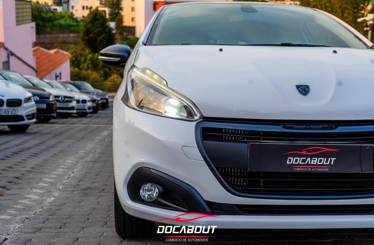 PEUGEOT 208 1.2 PureTech GT Line
