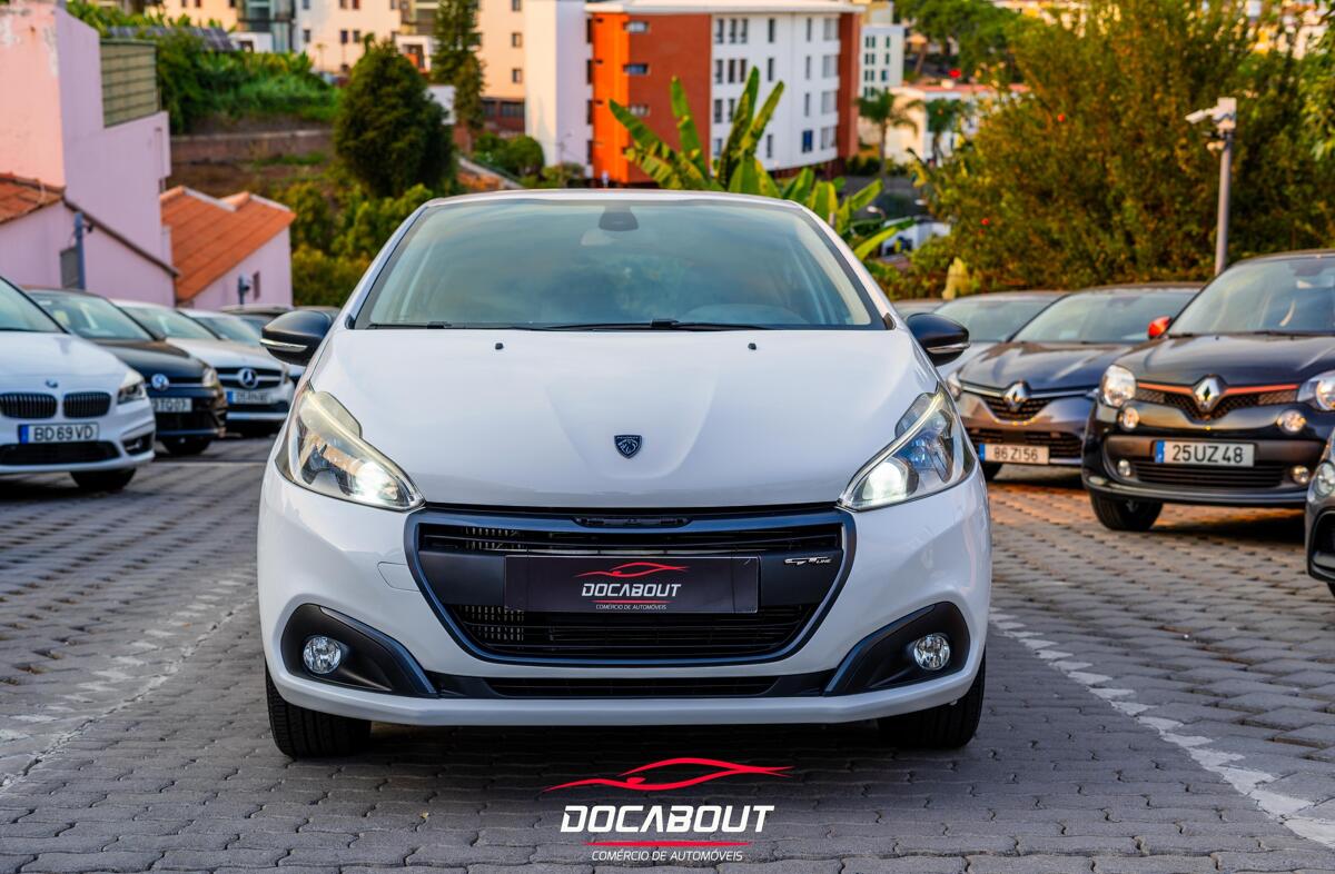 PEUGEOT 208 1.2 PureTech GT Line
