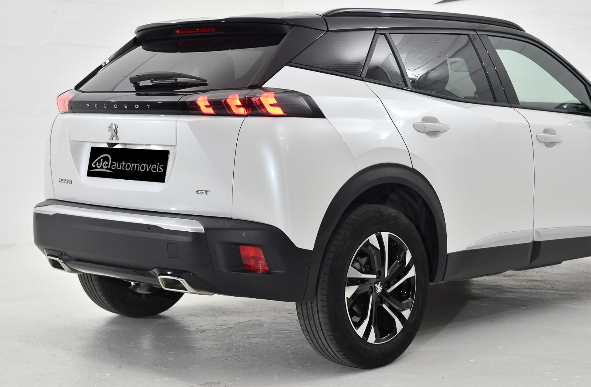 PEUGEOT 2008 1.2 PureTech GT EAT8