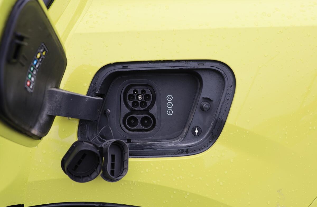 VOLVO EX30 69 kWh Single Motor Extended Range Ultra