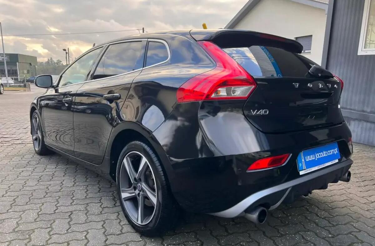 VOLVO V40 2.0 D4 R-Design