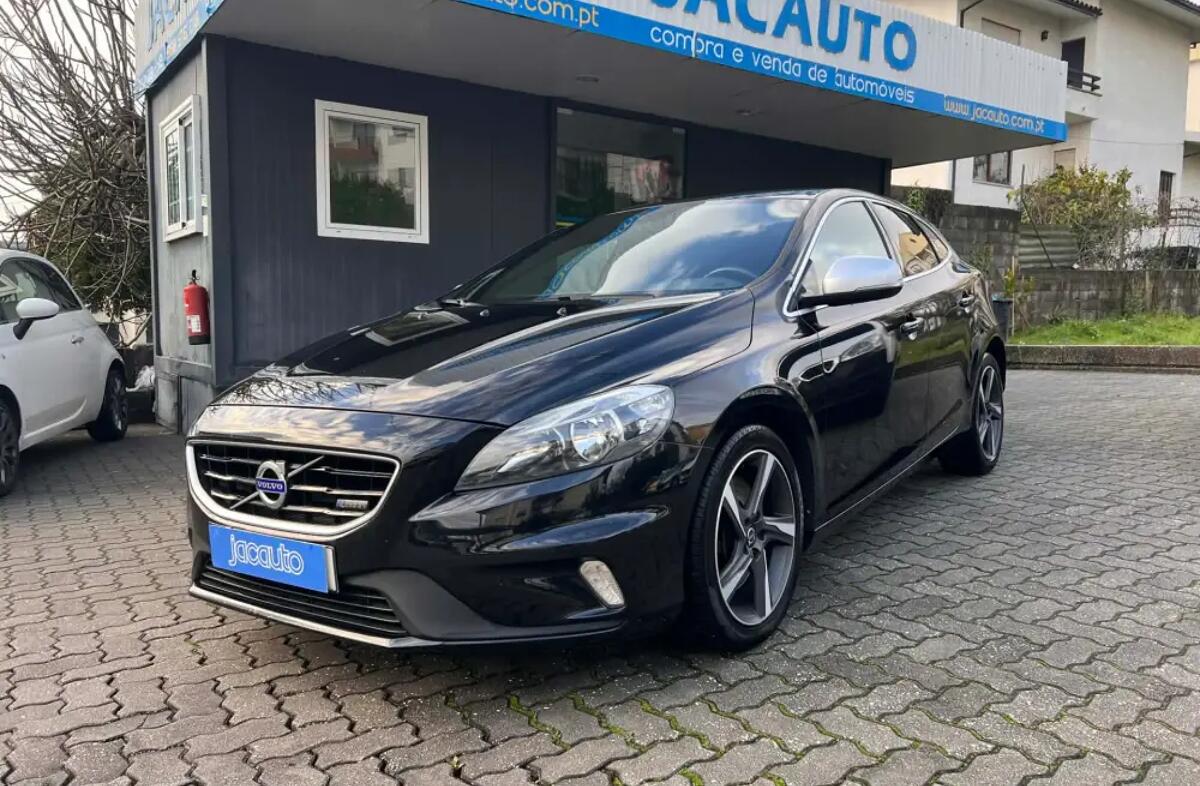 VOLVO V40 2.0 D4 R-Design