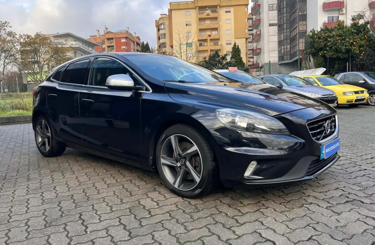 VOLVO V40 2.0 D4 R-Design
