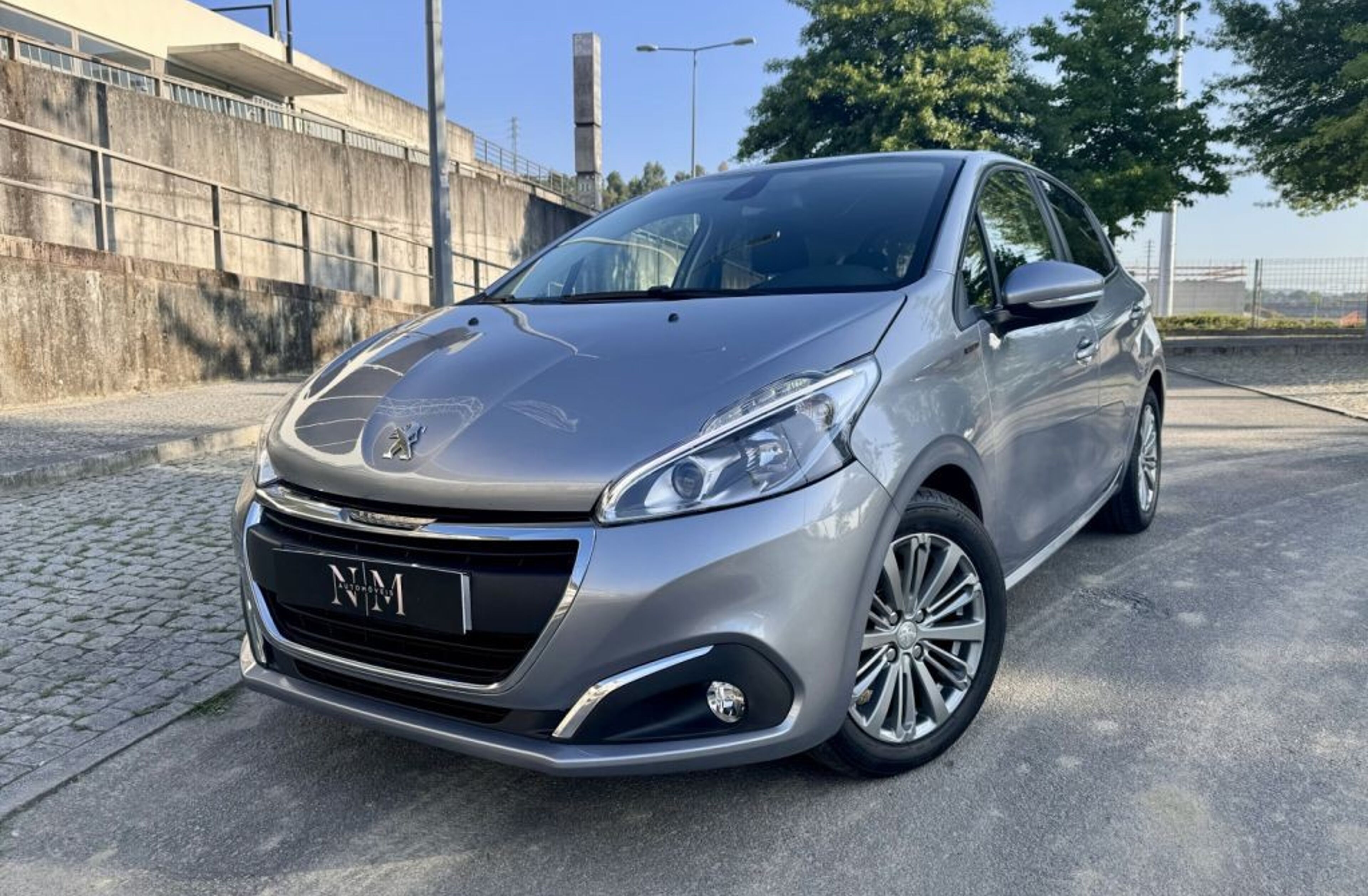 PEUGEOT 208 1.2 PureTech Signature