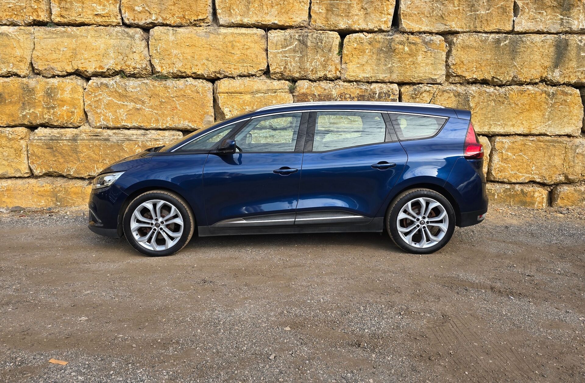 RENAULT Scénic G. 1.5 dCi Intens Hybrid Assist SS