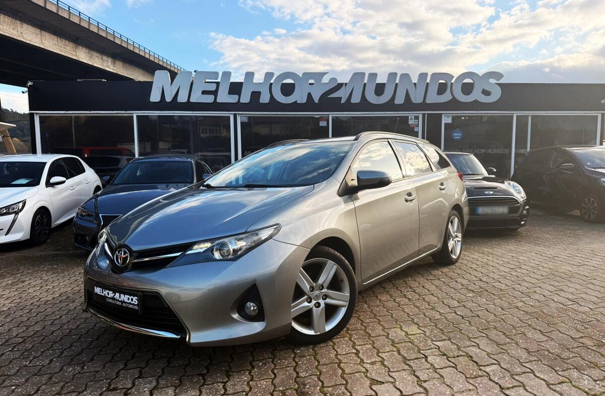 TOYOTA Auris 1.4 D-4D Com.+P.Sport+Navi