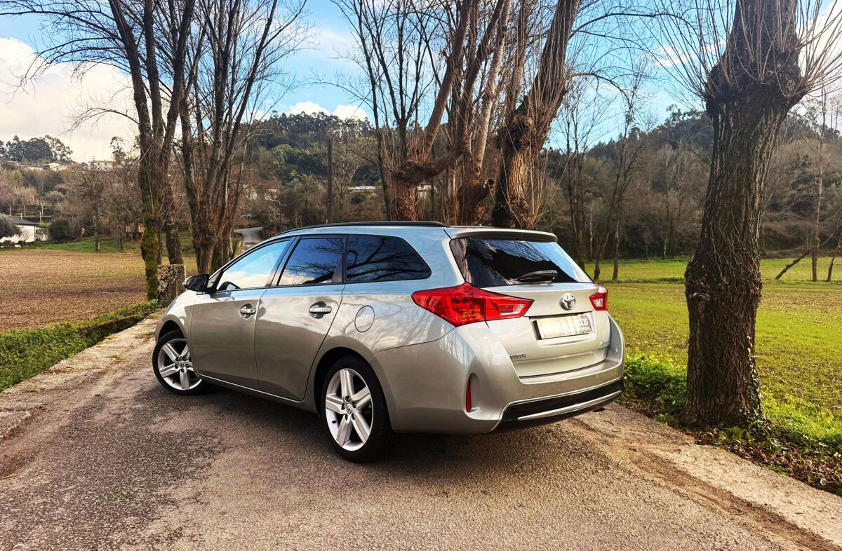 TOYOTA Auris 1.4 D-4D Com.+P.Sport+Navi
