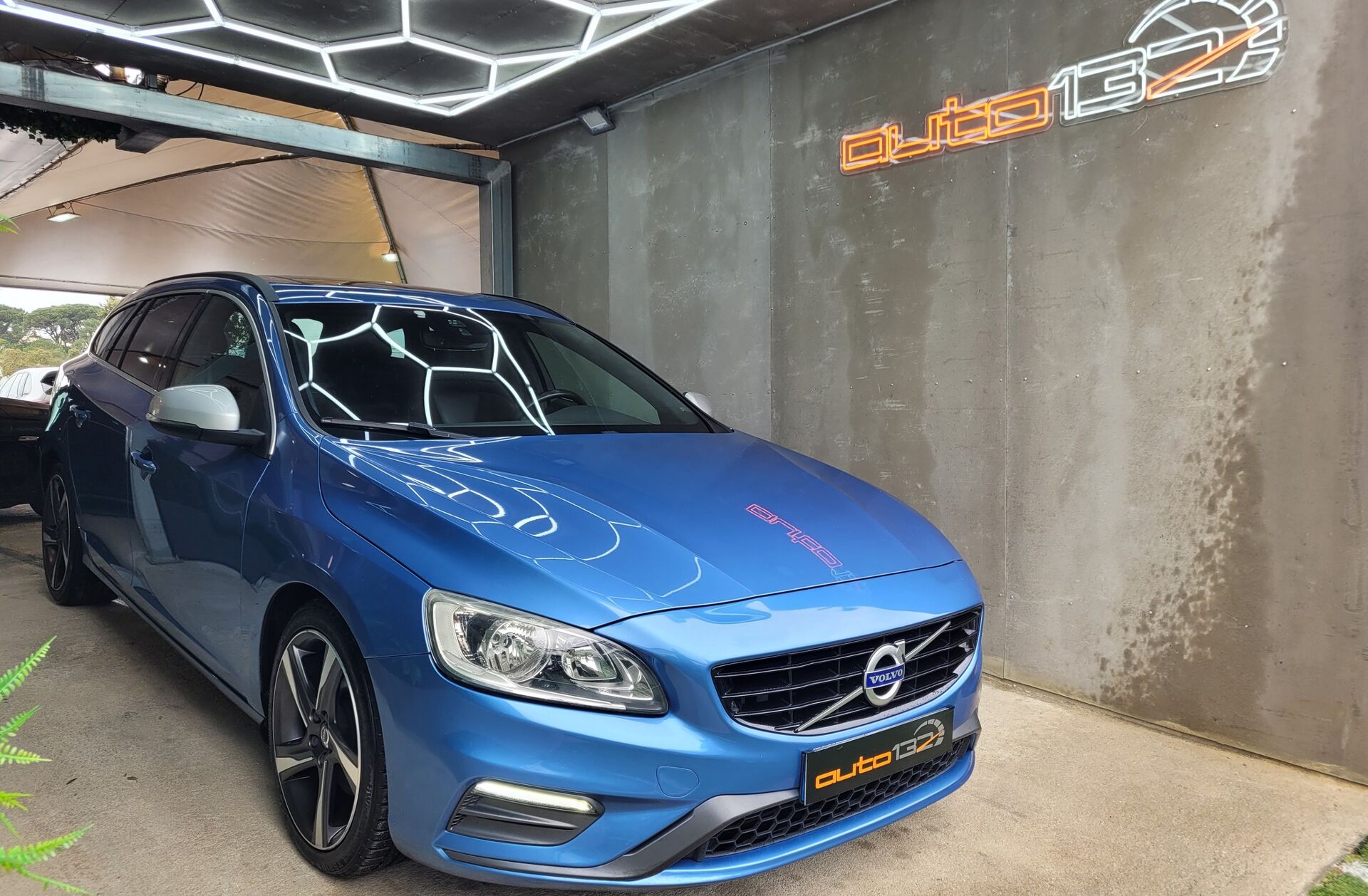 VOLVO V60 2.0 D4 R-Design