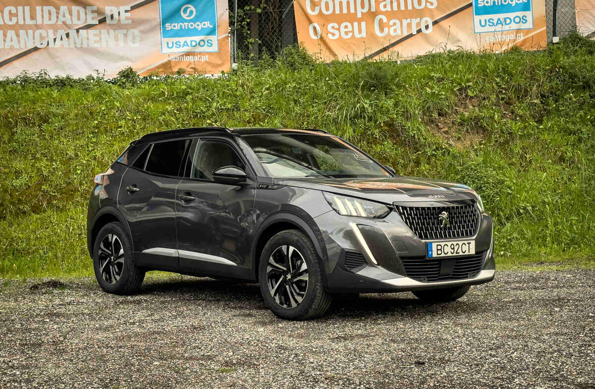 PEUGEOT 2008 1.2 PureTech GT EAT8