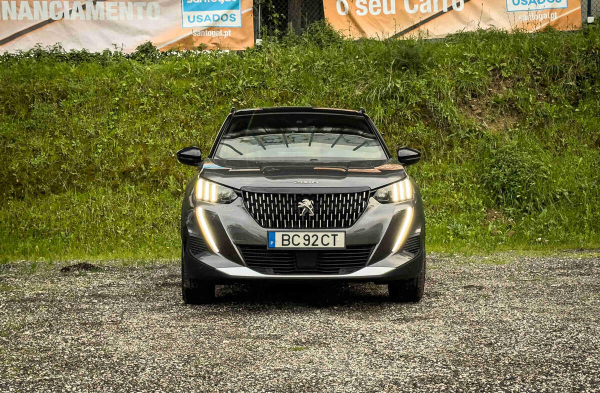 PEUGEOT 2008 1.2 PureTech GT EAT8