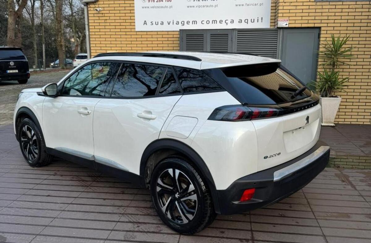 PEUGEOT 2008 e- 50 kWh GT