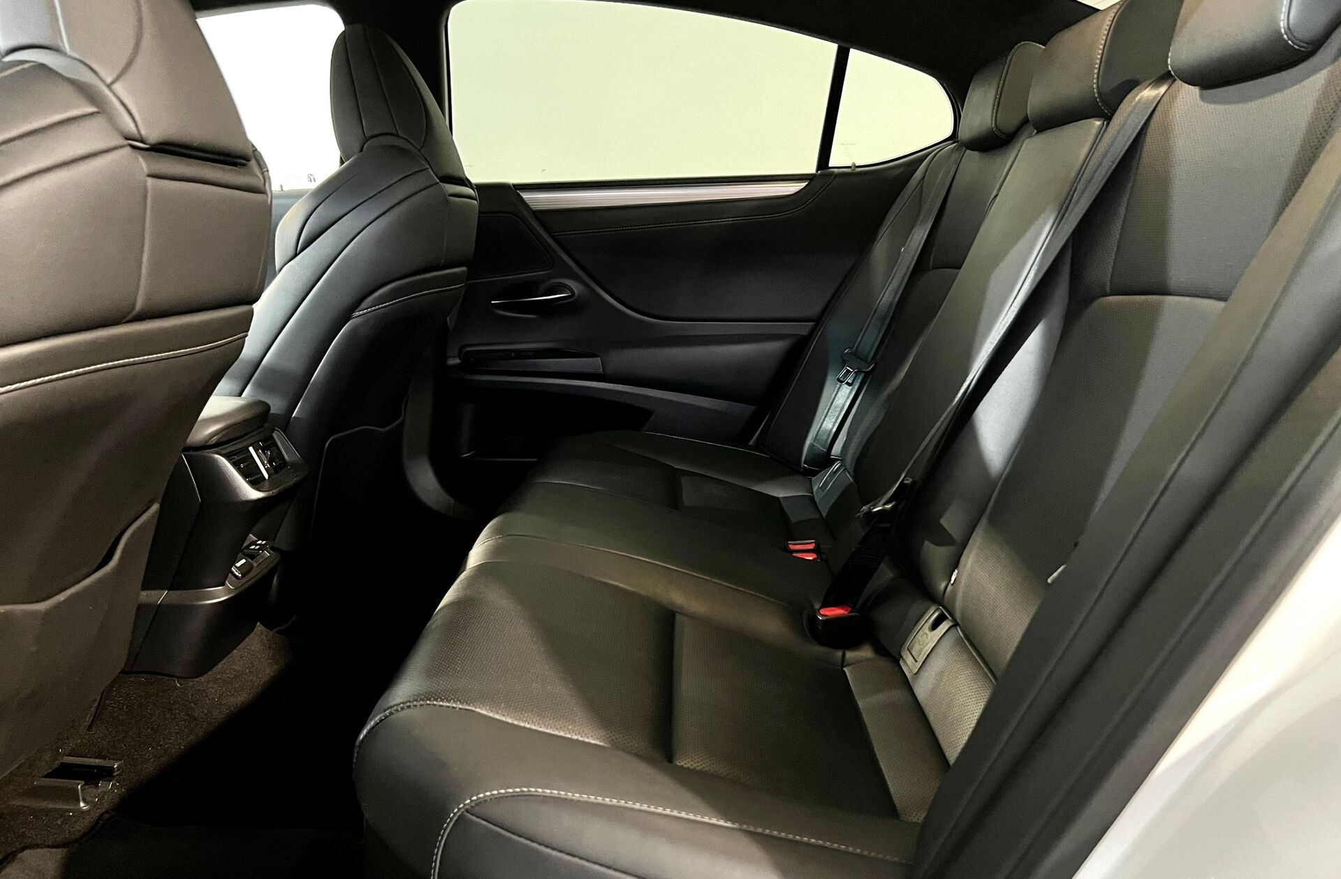 LEXUS ES 300h F Sport+