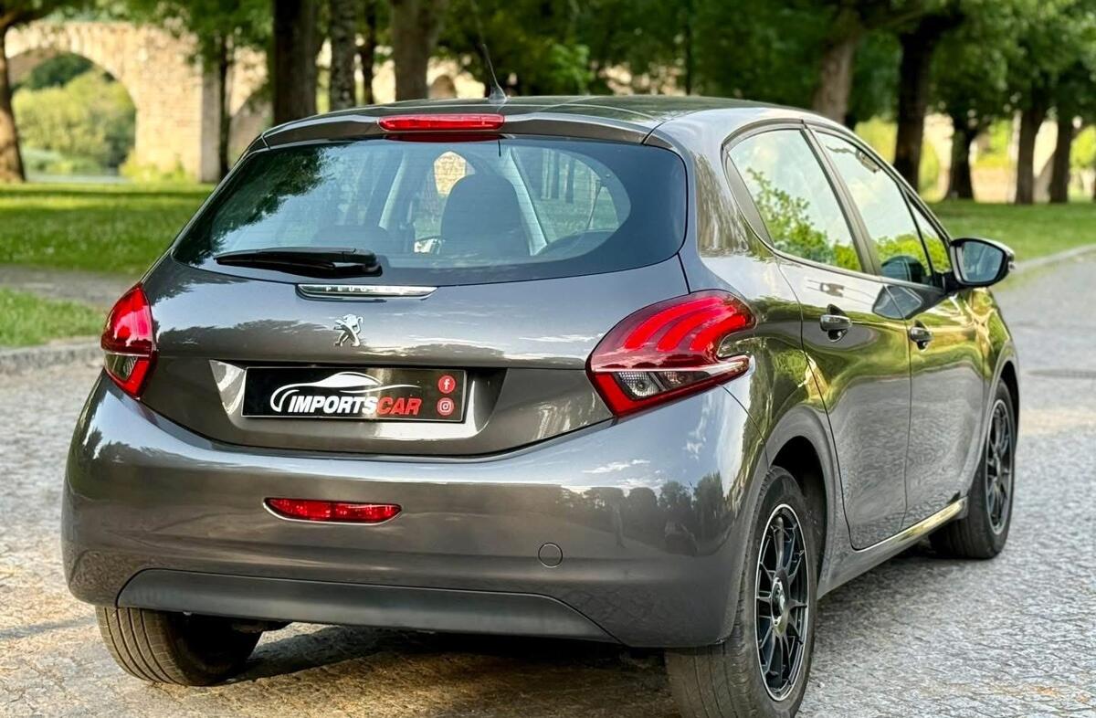 PEUGEOT 208 1.5 BlueHDi Allure