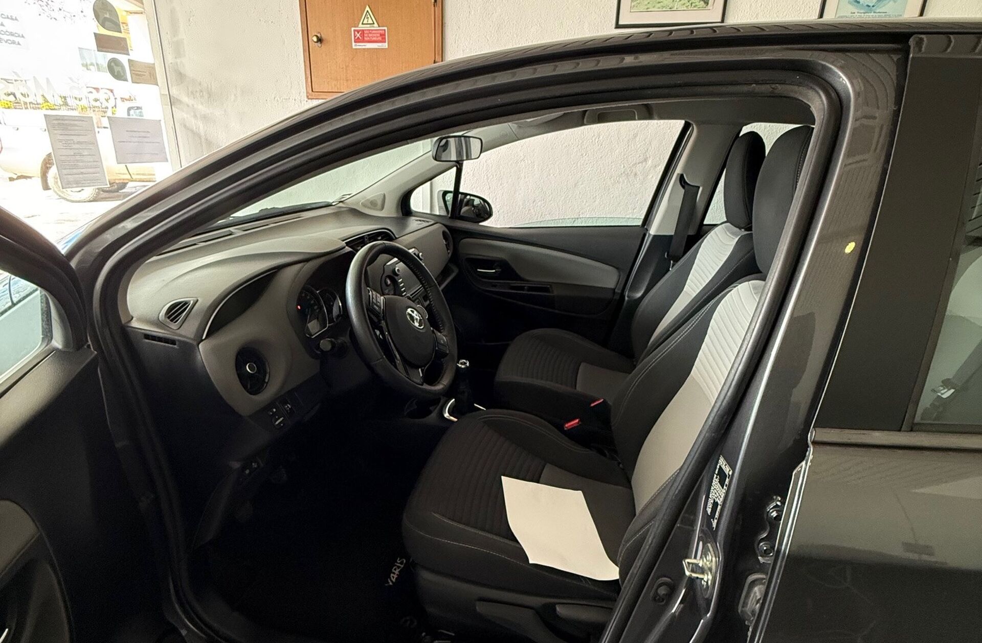 TOYOTA Yaris 1.0 VVT-i Comfort Plus