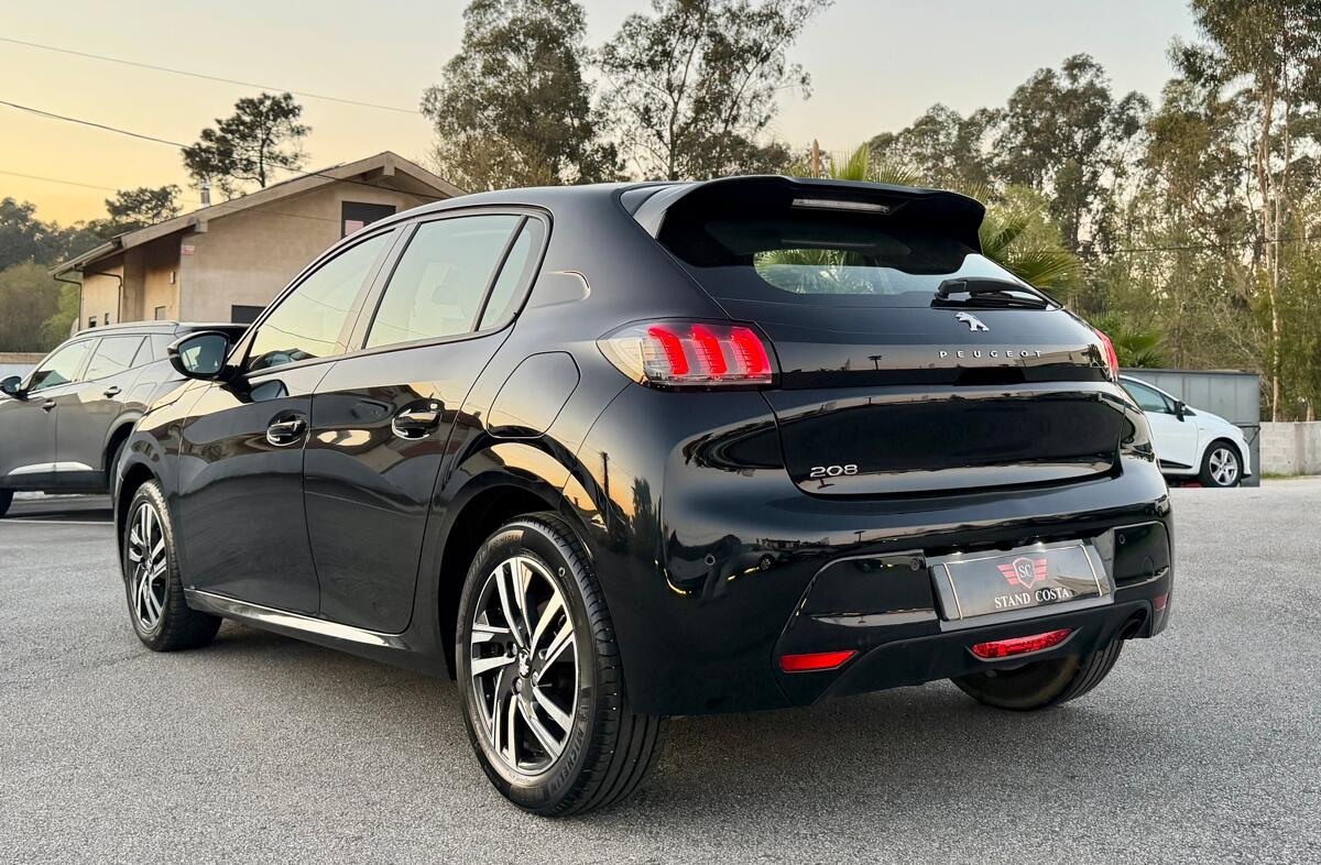 PEUGEOT 208 1.2 PureTech Allure Pack EAT8