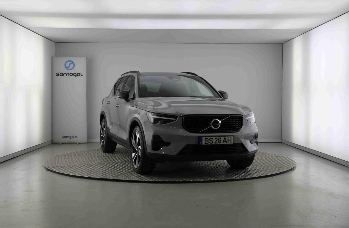 VOLVO XC40 2.0 B3 Plus Dark