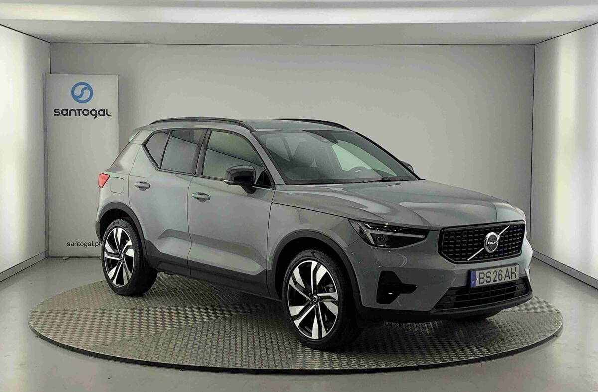 VOLVO XC40 2.0 B3 Plus Dark