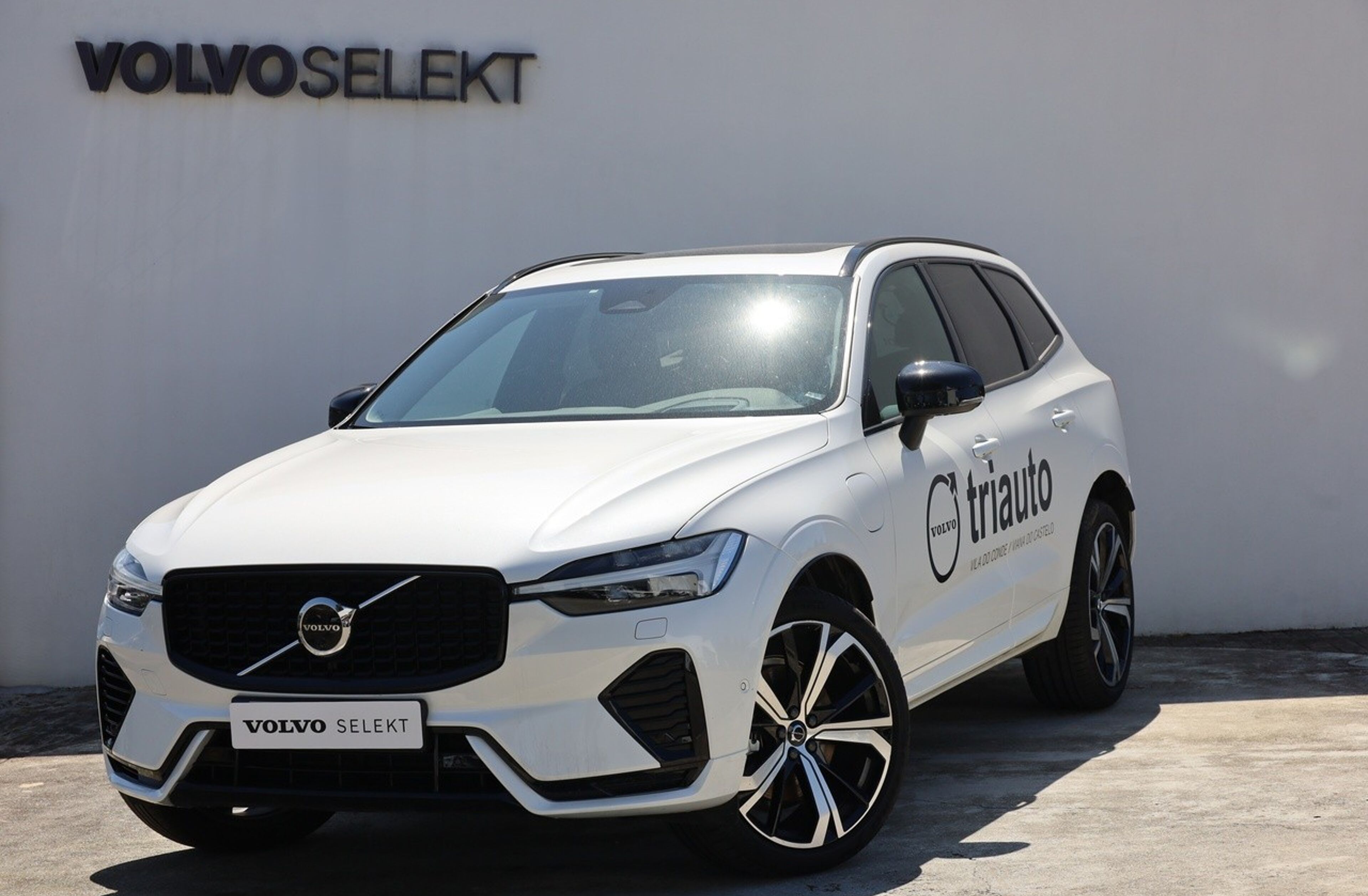 VOLVO XC60 2.0 T6 PHEV Ultimate Dark AWD