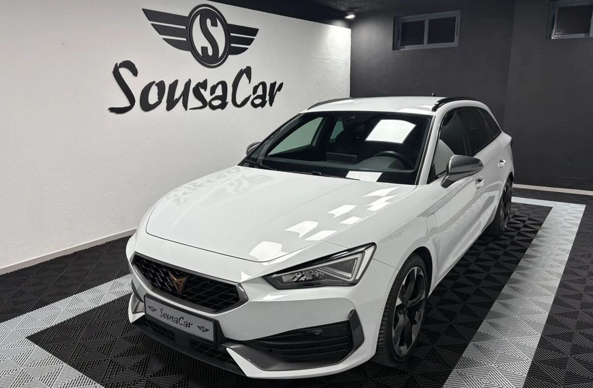 CUPRA Leon 1.4 e-Hybrid MID DSG
