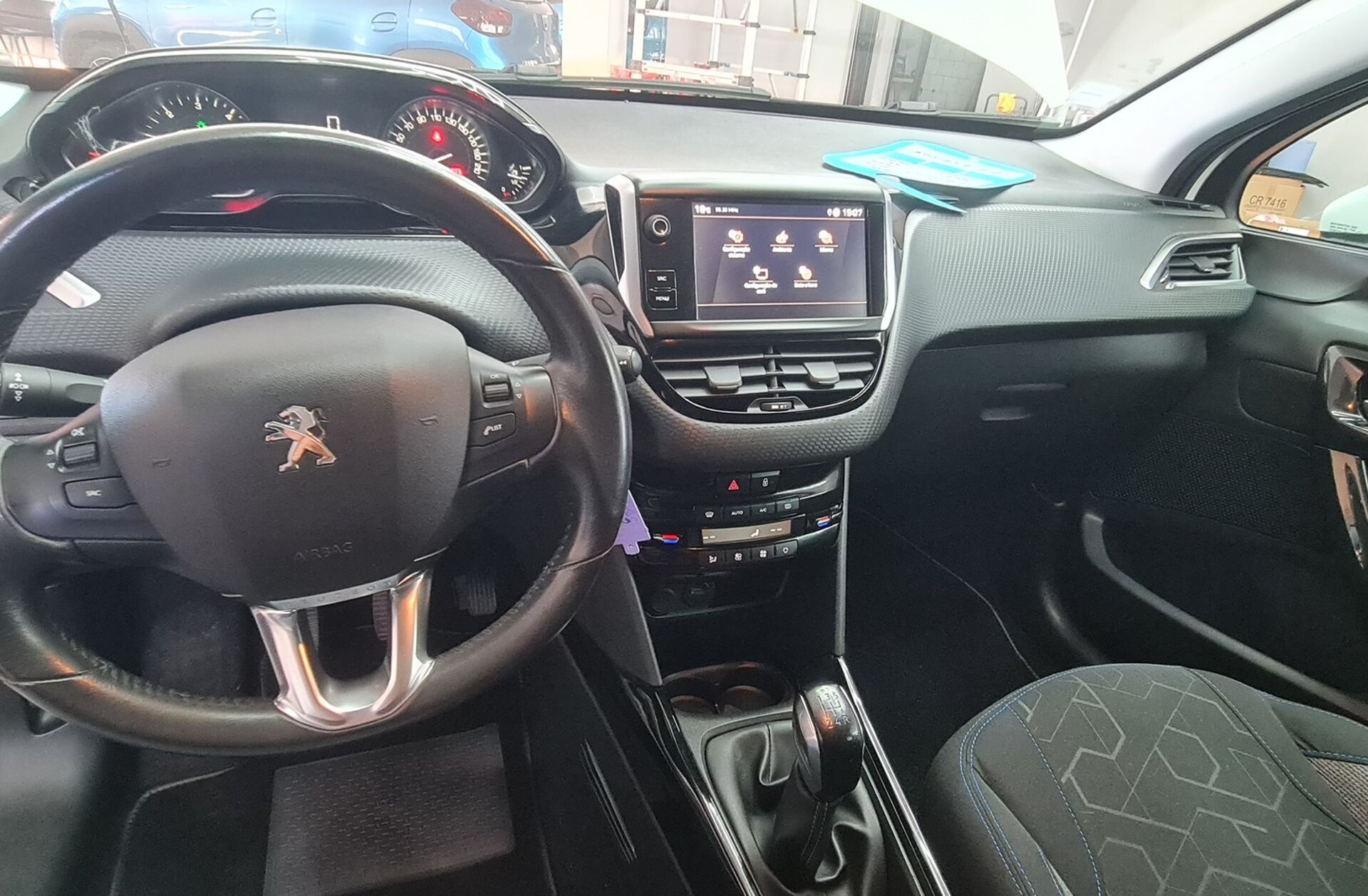 PEUGEOT 2008 1.5 BlueHDi Signature