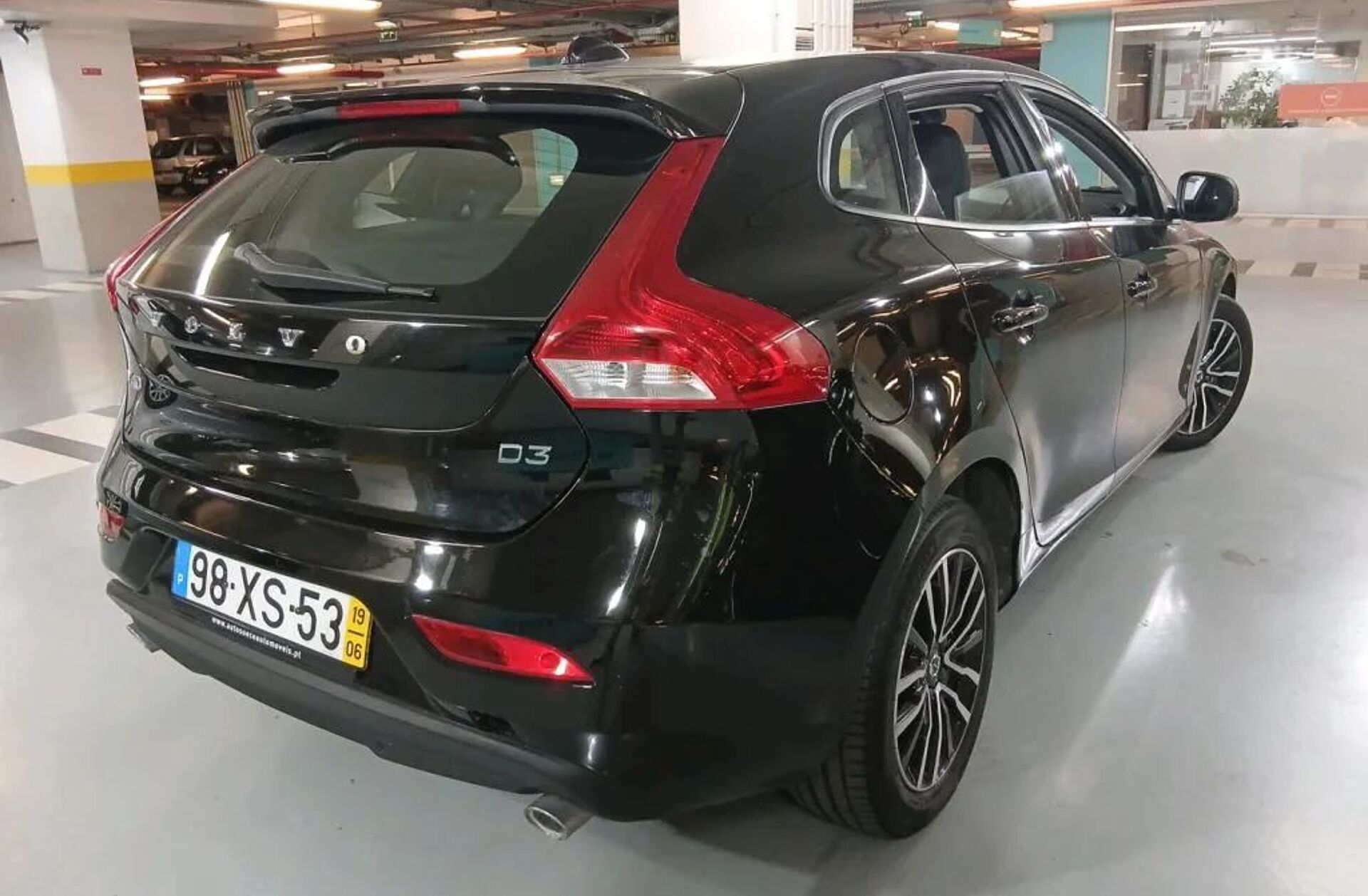VOLVO V40 2.0 D3 Momentum