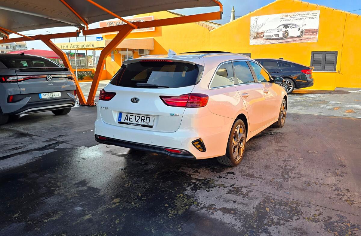 KIA Ceed SW 1.6 CRDi MHEV Drive+SRF