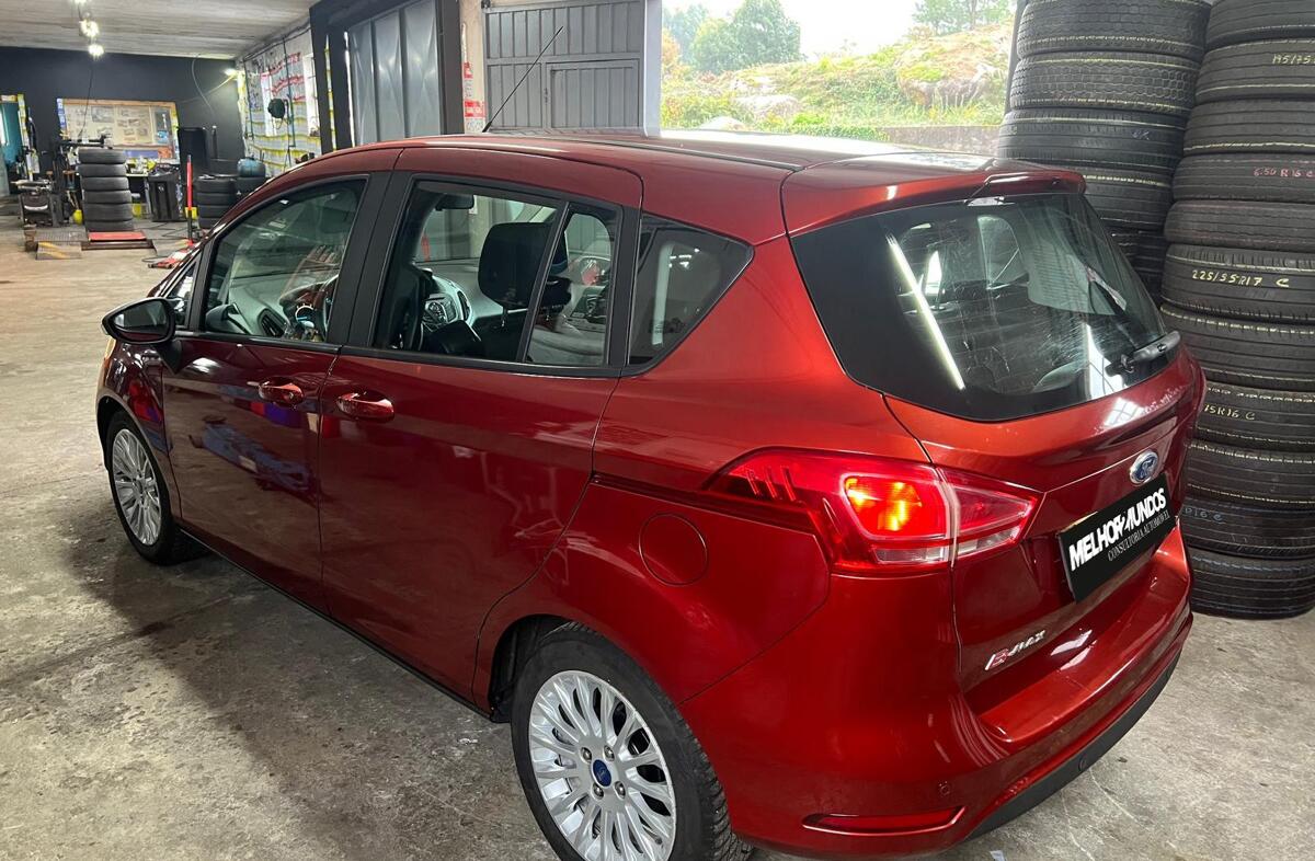 FORD EcoSport B-Max 1.0 EcoBoost Titanium