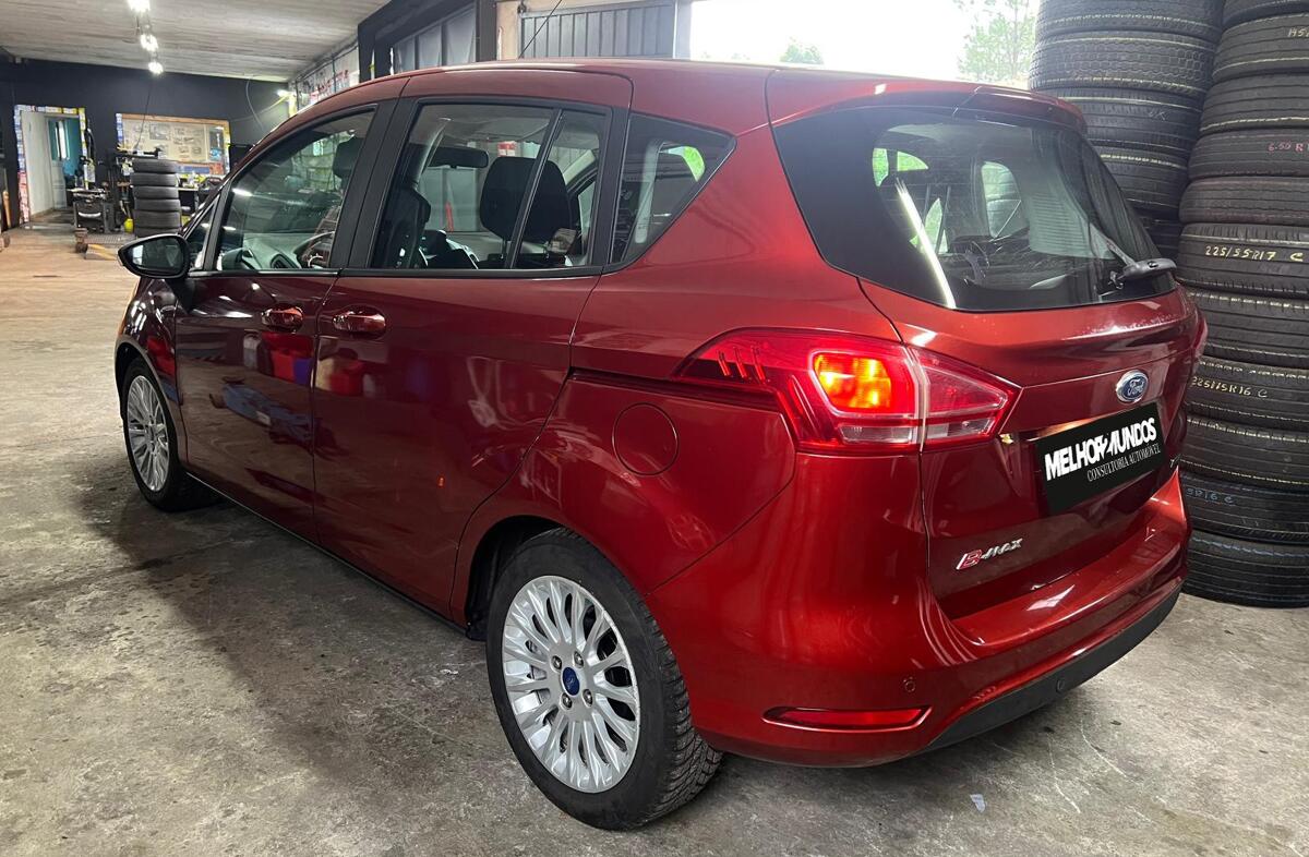 FORD EcoSport B-Max 1.0 EcoBoost Titanium