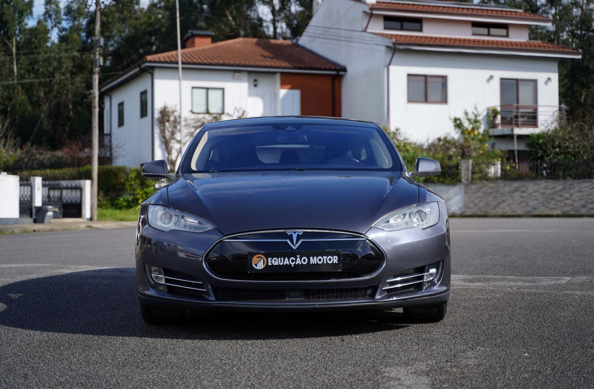 TESLA Model S 85D