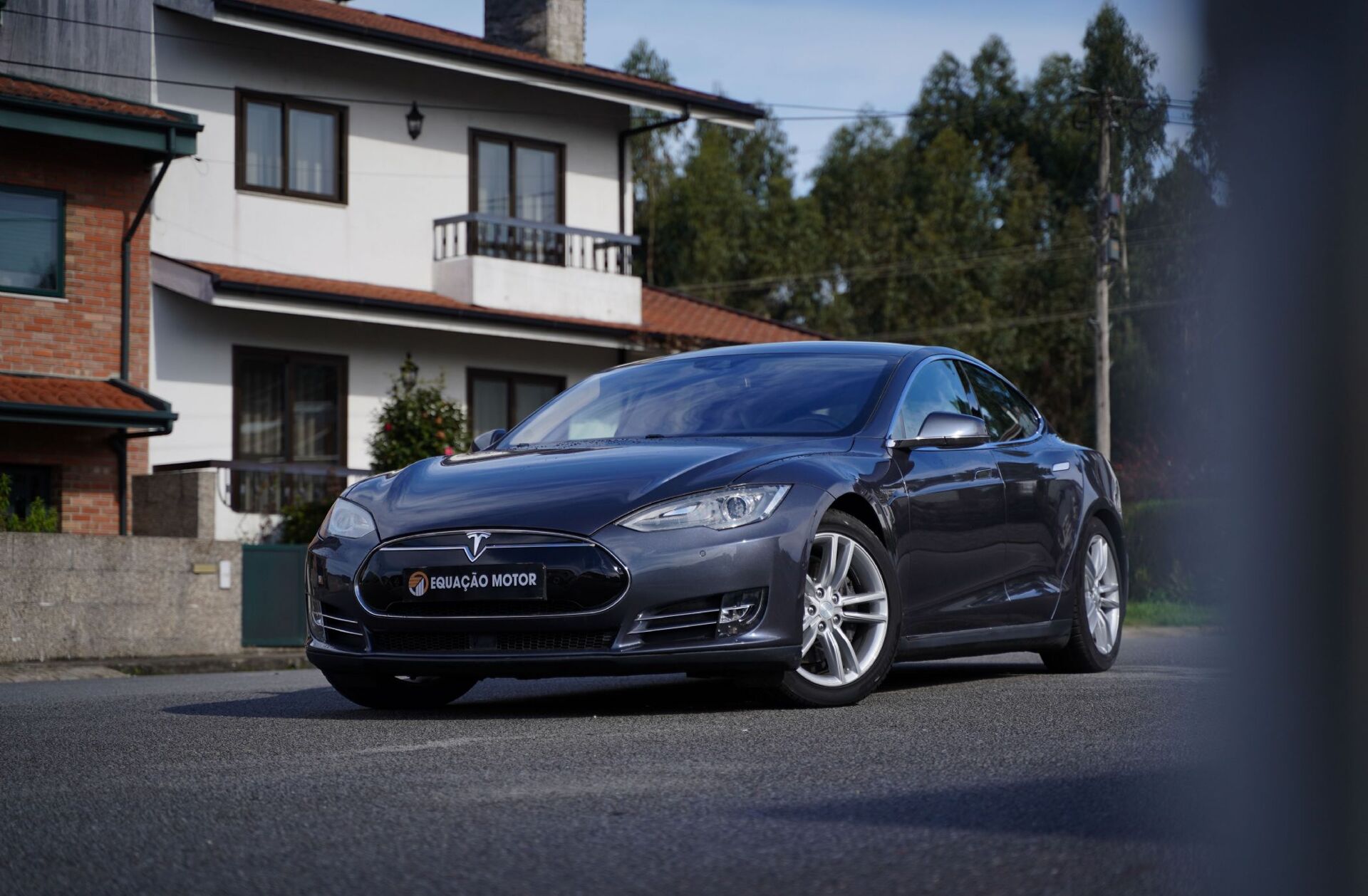 TESLA Model S 85D