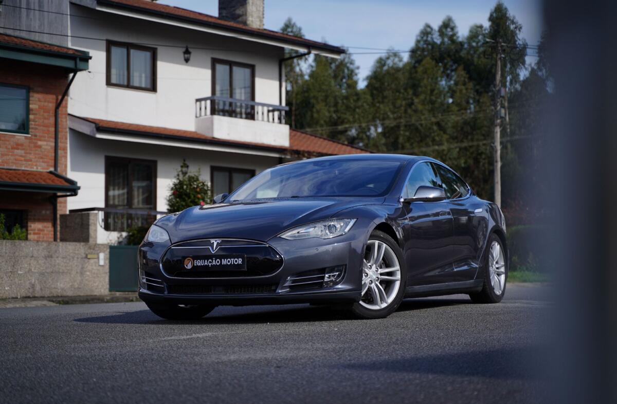 TESLA Model S 85D