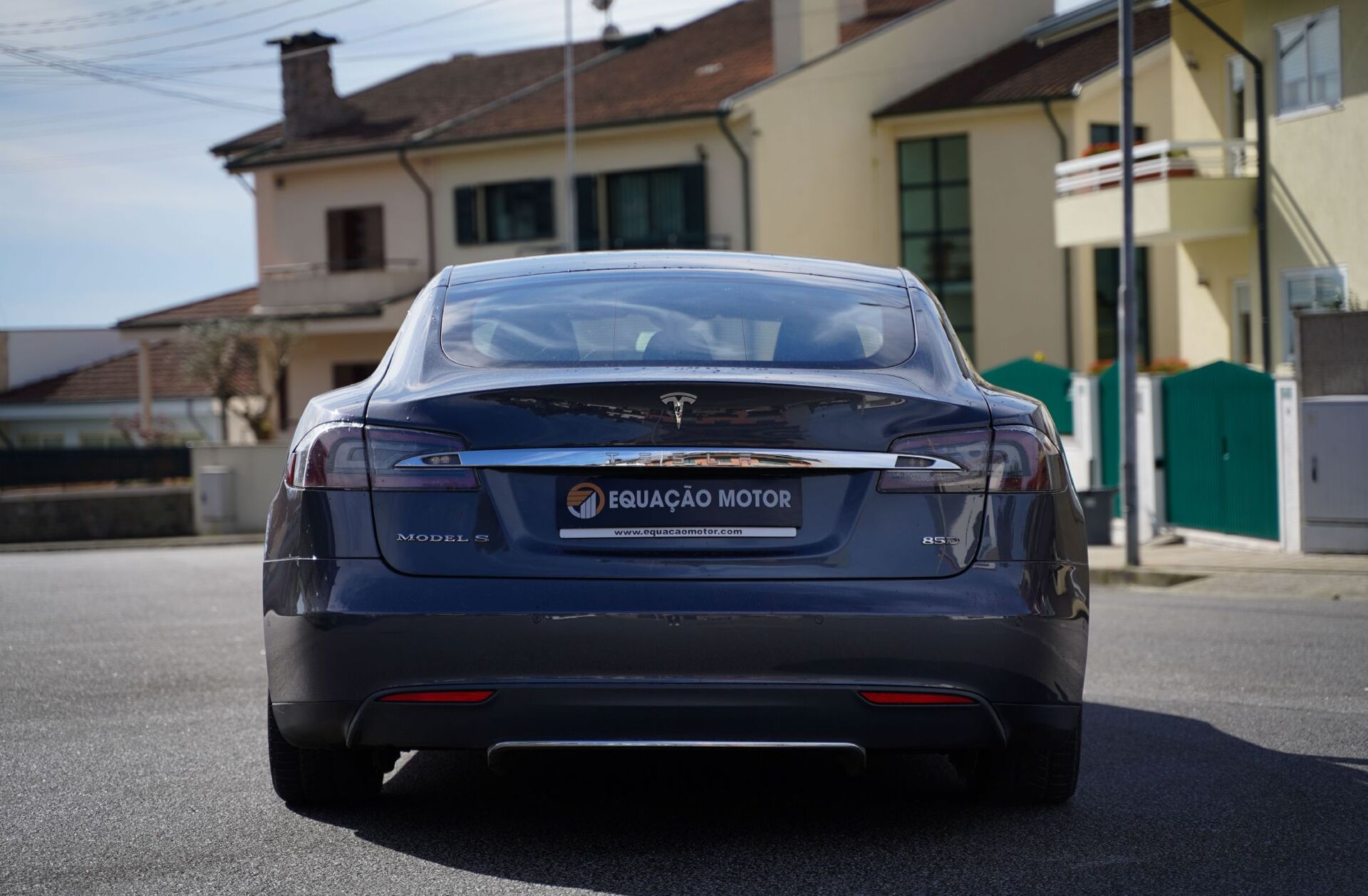 TESLA Model S 85D