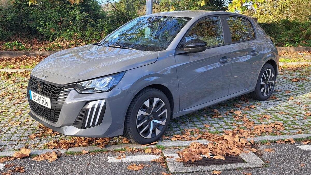 Peugeot 208 1.2 Hybrid Active E Dcs6