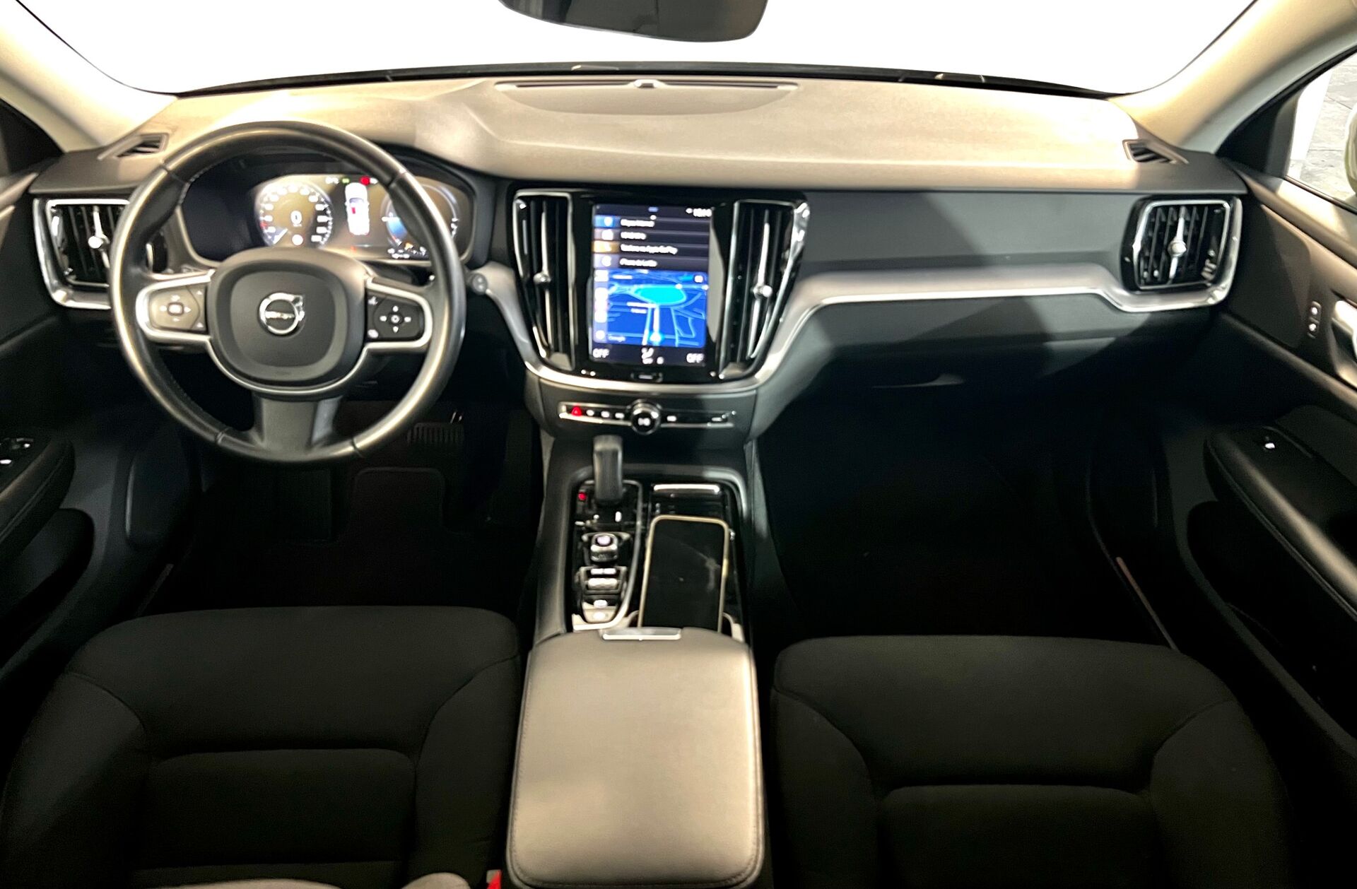 VOLVO V60 2.0 T8 AWD TE Momentum