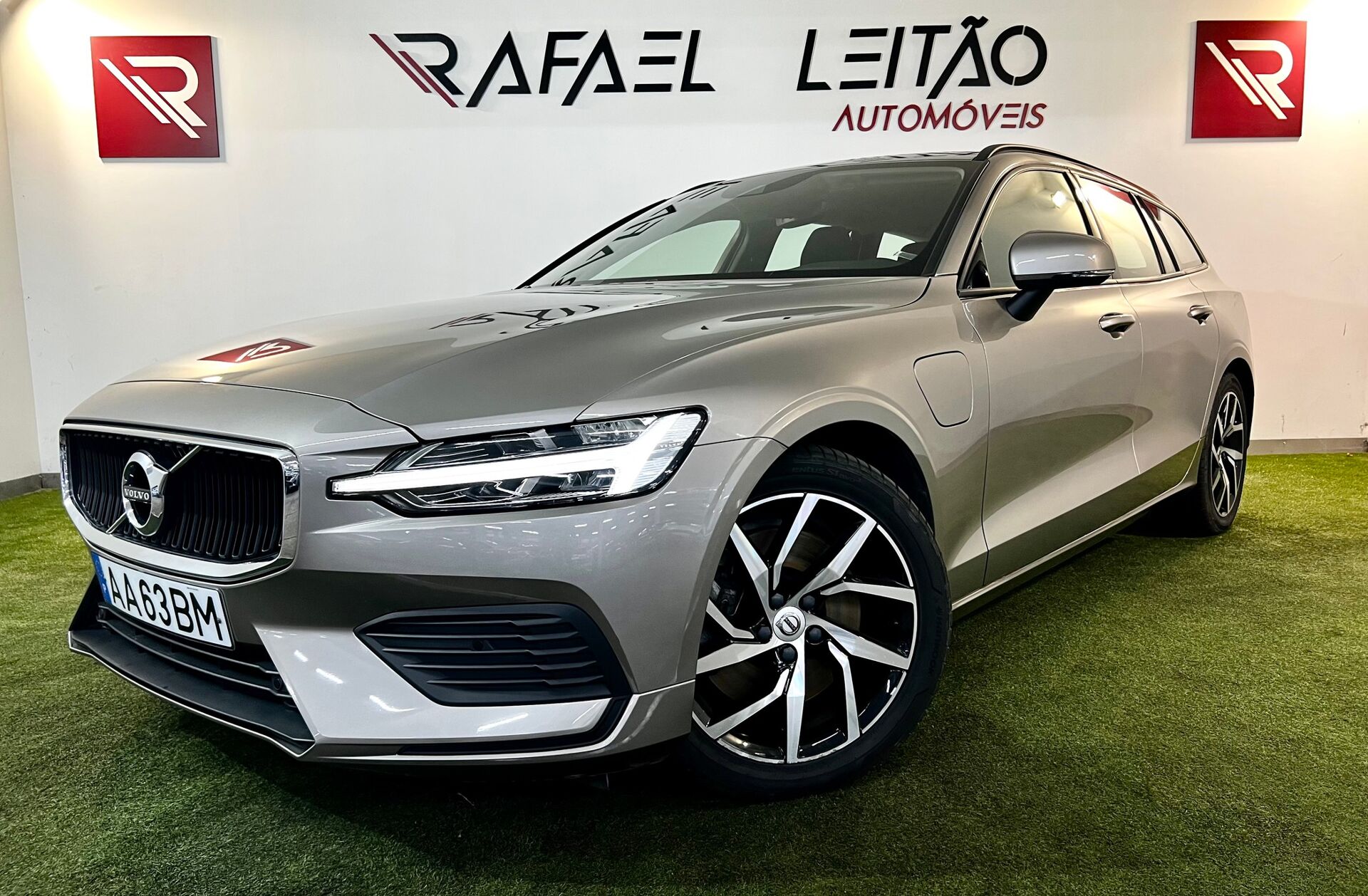 VOLVO V60 2.0 T8 AWD TE Momentum