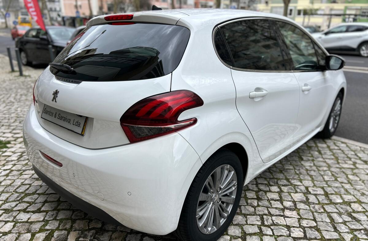 PEUGEOT 208 1.2 VTi Allure